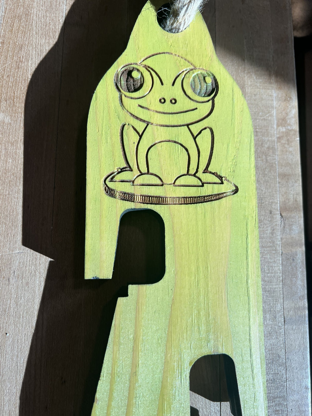 Rustic Wooden Frog Multi Clay Pot Hanger